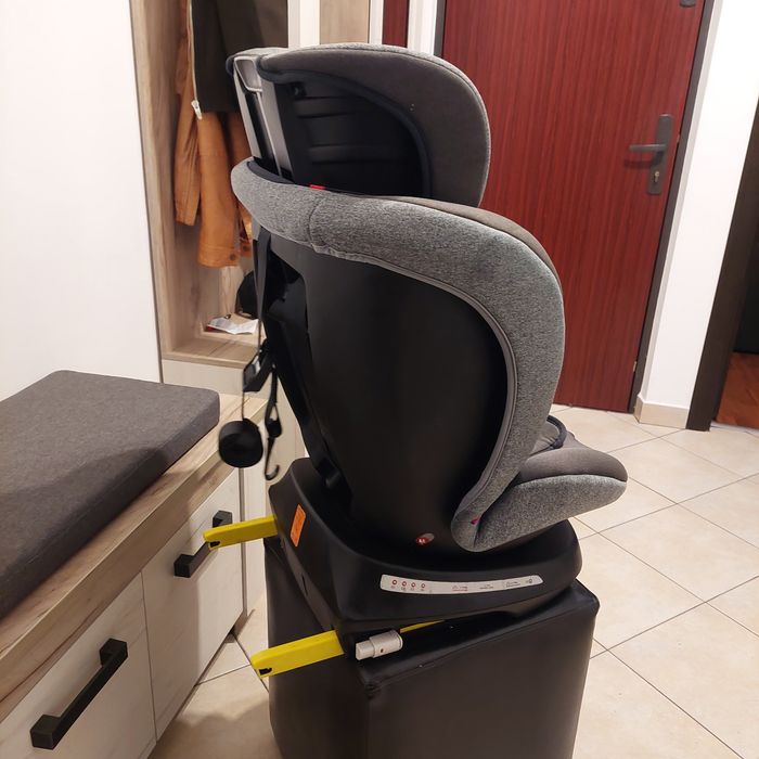 Scaun auto copii cu iso fix