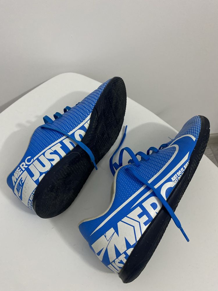 Pantofi sport marca Nike