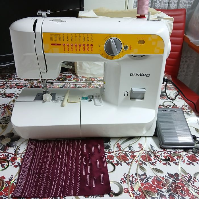 Masina de cusut PRIVILEG cu butoniera automata si multiple operatii