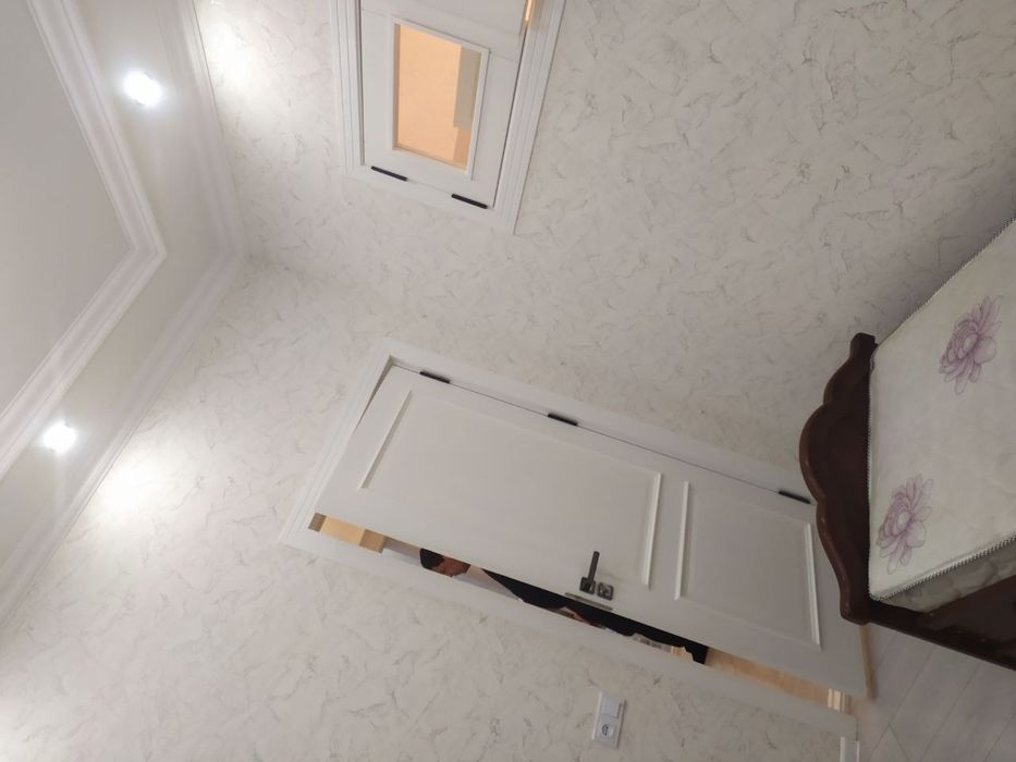 Vagzal qizil dom yaxshi oilaga beriladi. 3xonali yangi dom.