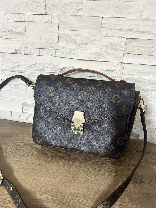 Geanta maro, in conditii bune.