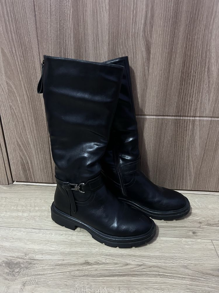 Дамски черни кожени ботуши