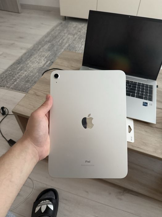 iPad 10.9 (10th gen) 2022 model A2696