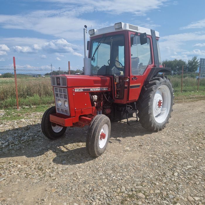 International 885