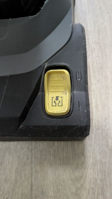 Моющий пылесос karcher