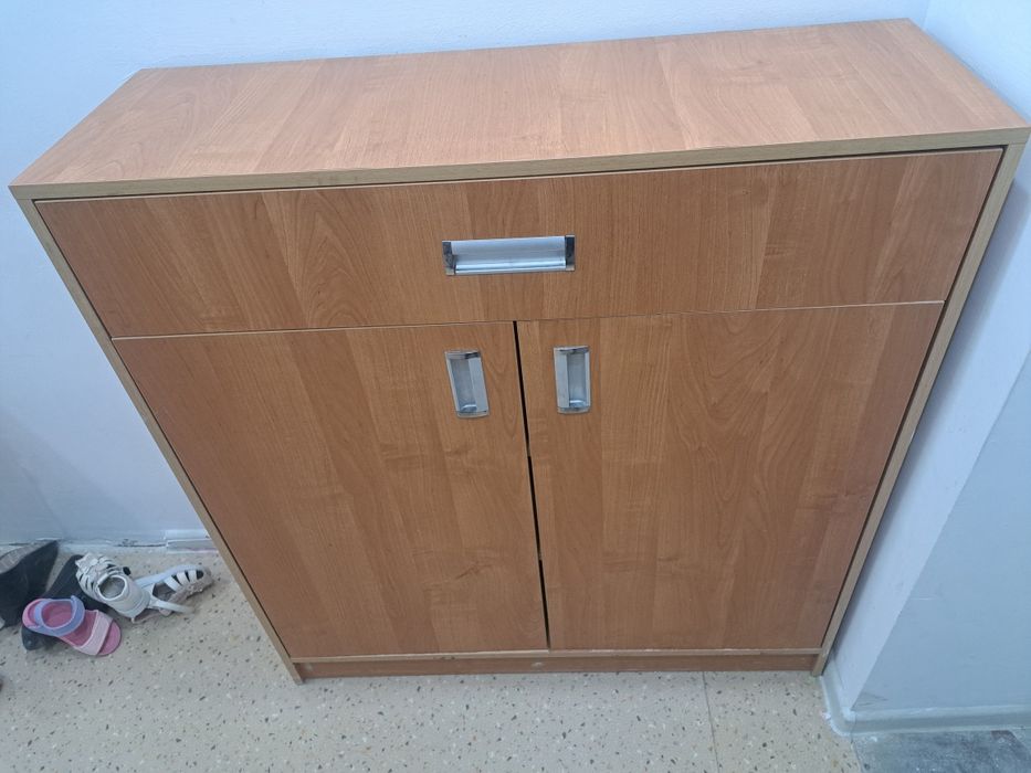 Обувной шкаф в хорошем состоянии