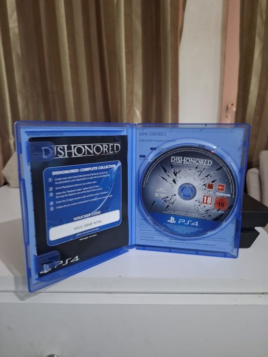 Consolă PS4 + 4 Jocuri - Stare Foarte Bună