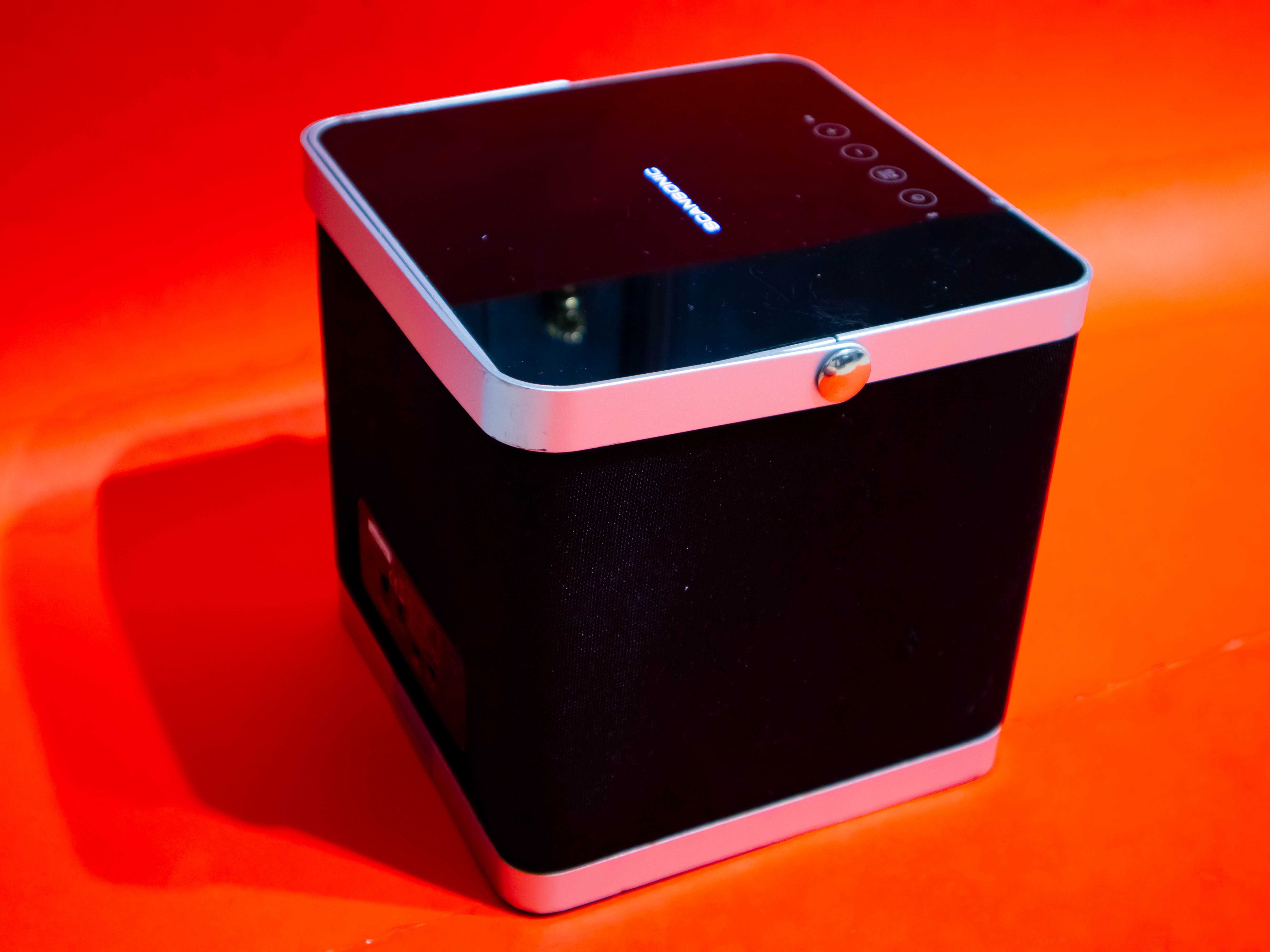 Scansonic Q1000 мощна Bluetooth колонка 35W пик, 3 говорителя, бас