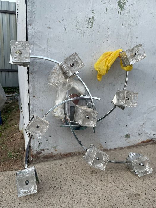 Продам люстру