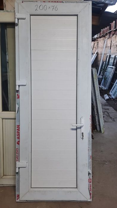 Продаются Б/У двери алюминиевые и пластиковые