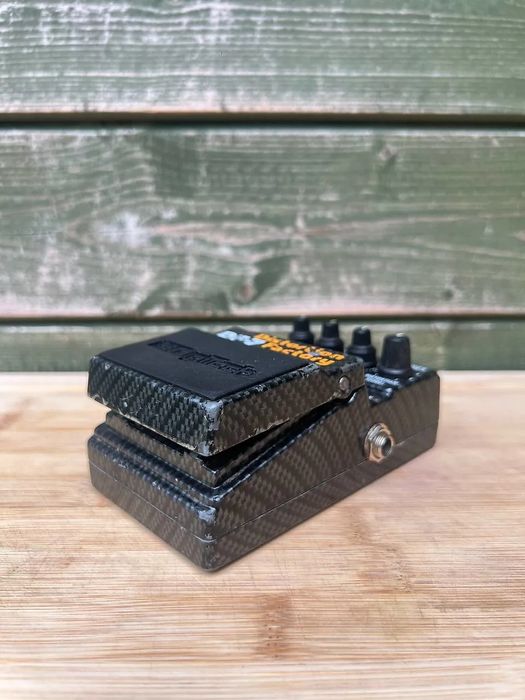 Vând Digitech DF-7 Distortion Factory