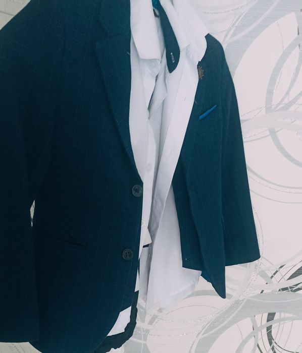 Продам школьный костюм