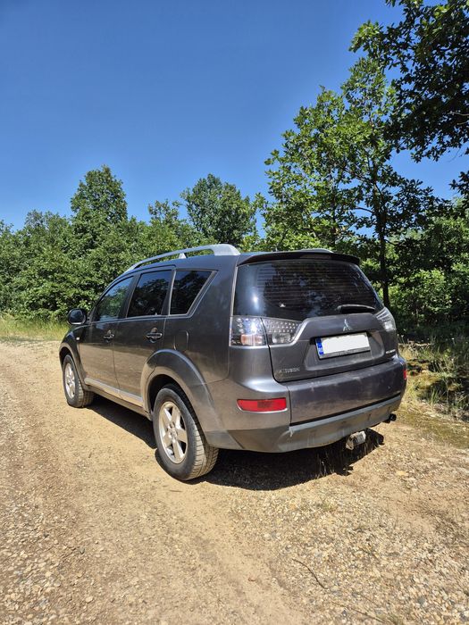 Mitsubishi Outlander 2.0 TDI-140 CP 4x4 decuplabil la buton