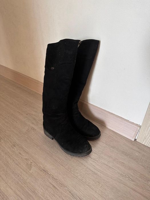 Продам черные зимние сапоги на искусственном меху