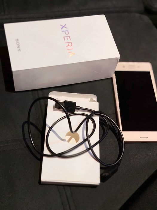 Смартфон Sony Xperia X