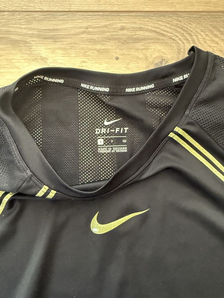 Оригинално дамско екипче NIKE, S размер