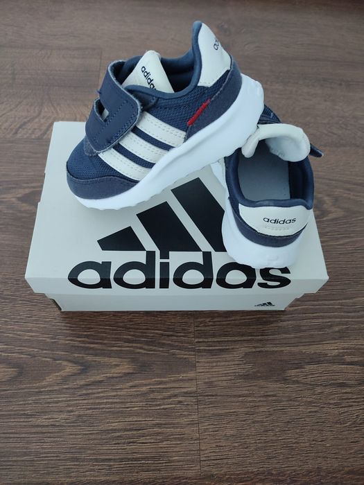 Vand pantof sport marimea 24