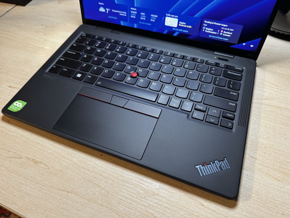 Сенсорный ноутбук ThinkPad X13s, Snapdragon 8