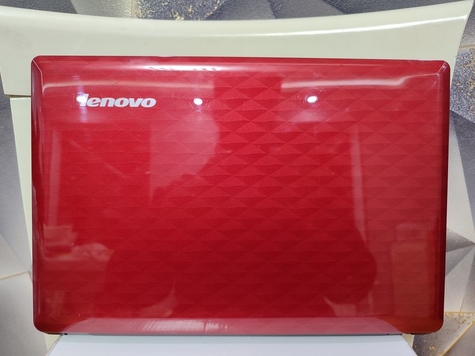 Core i3 ram 8 gb 500 xotira batareykasi ushlaydi