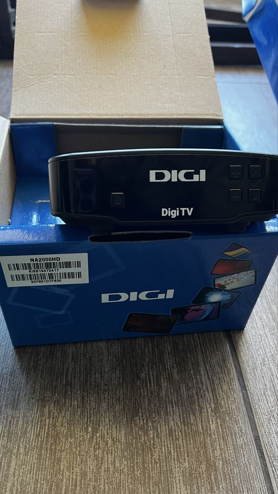Vand antena satelit + 2 decodoare Digi