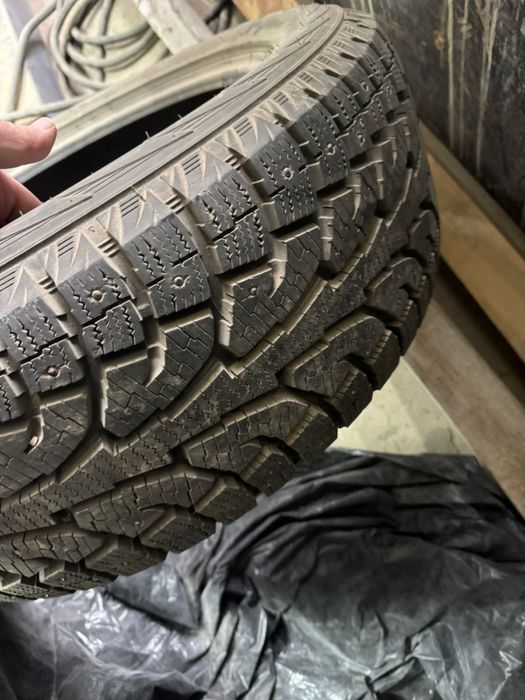 255/50/19 зимняя с шипами 2 шт на бмв х6