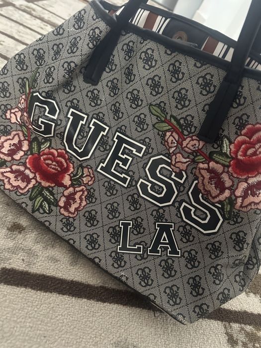 Чанта Guess.