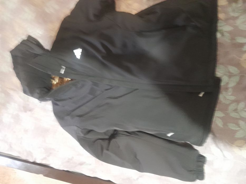 Продам куртку новую срочно