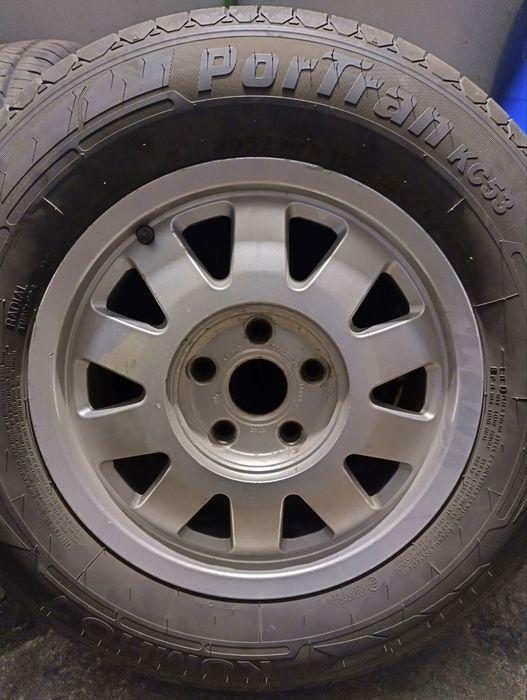 Летни гуми с джанти 205/70R 15C