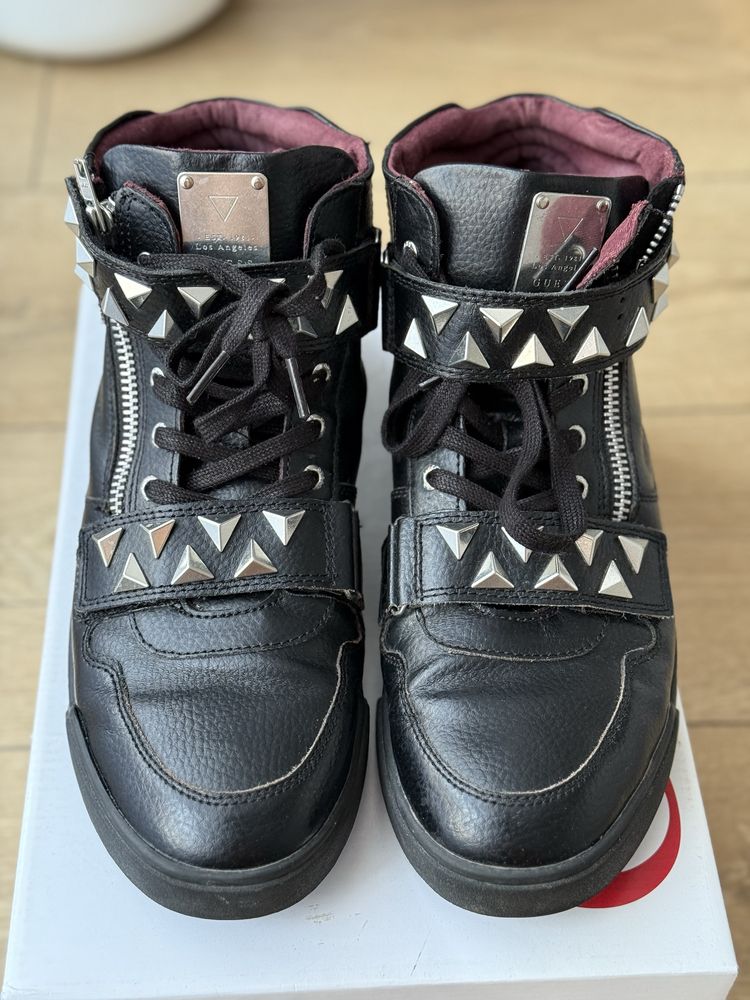 Високи сникърси Guess