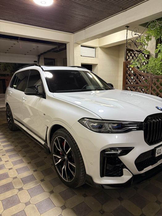 Bmw x7 50 m v8 530 л с