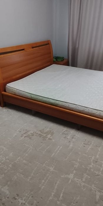 Продадим спальный гарнитур ( кровать, шкаф и прикроватная тумбочка).