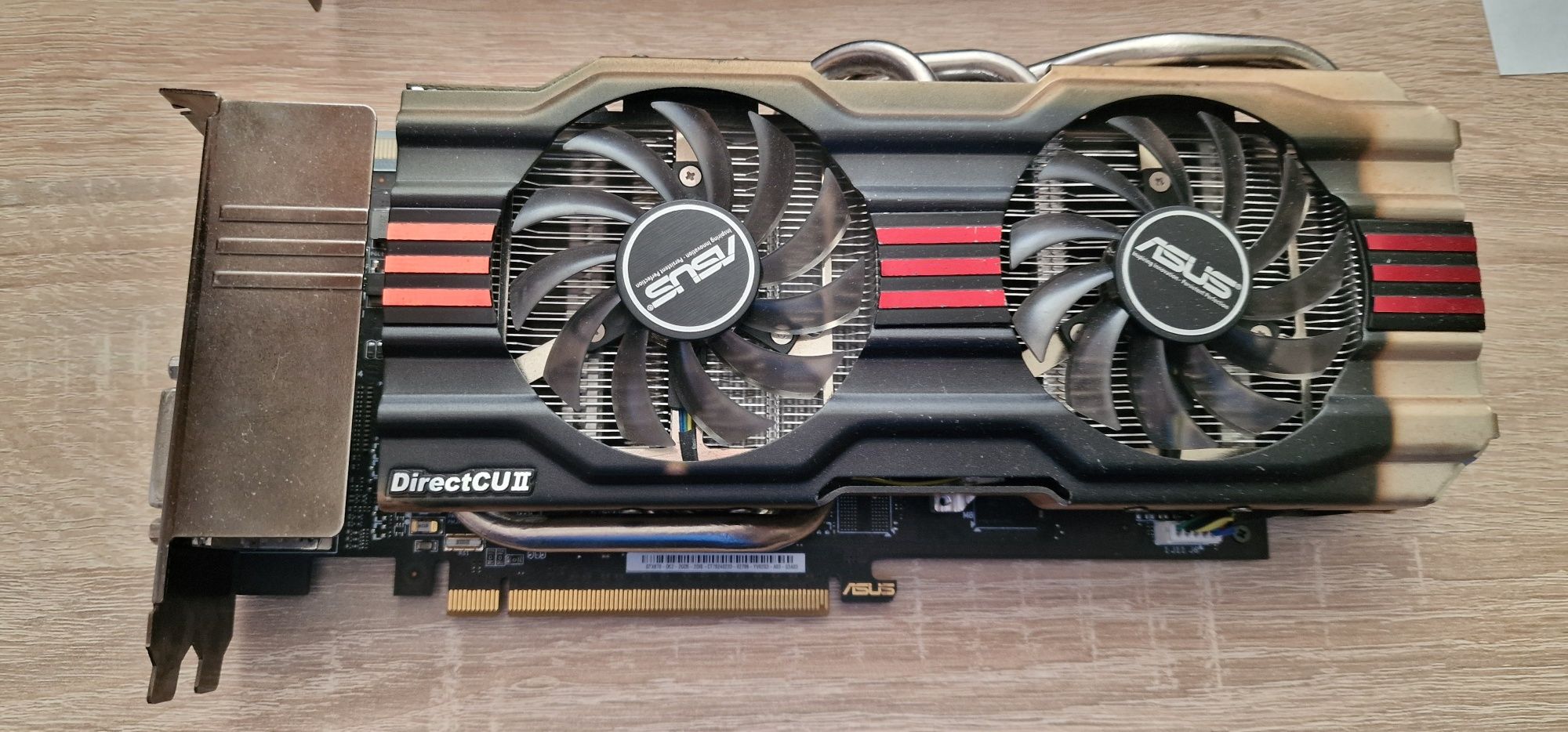 Лот видеокарти за части HD7970, HD6870, GTX670