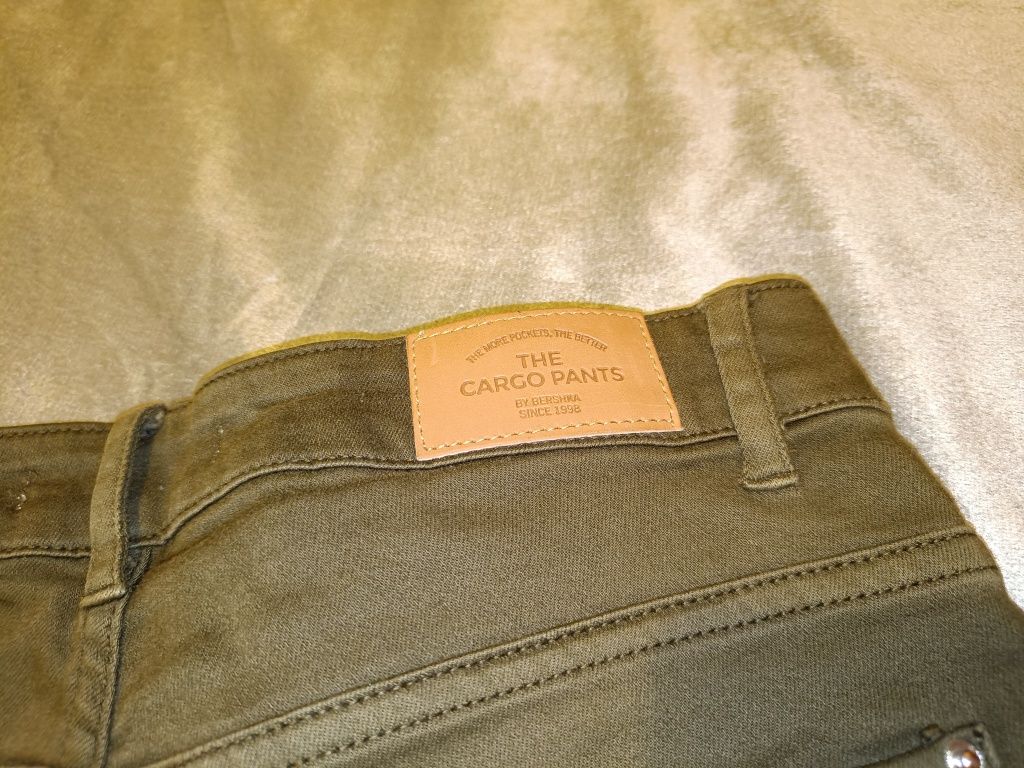 Pantaloni Cargo Bershka, kaki, marimea 36