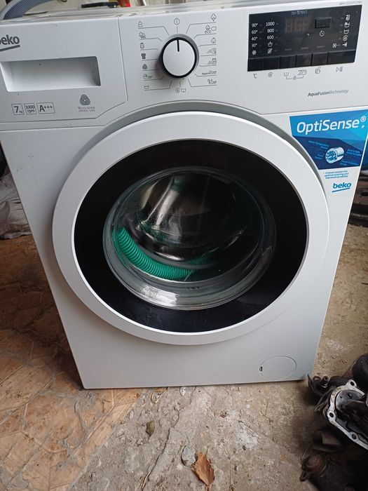 Продавам автоматична пералня