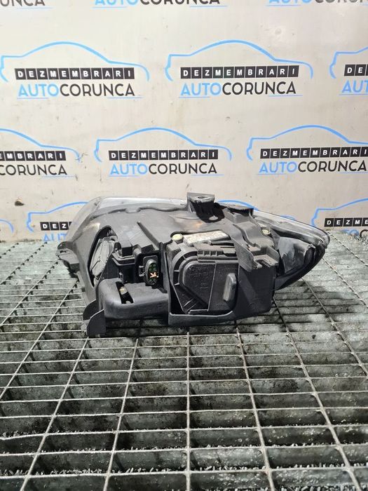 Far Dreapta Audi Q7 2005 - 2009 SUV 4 Usi (795) Fara xenon HALOGEN