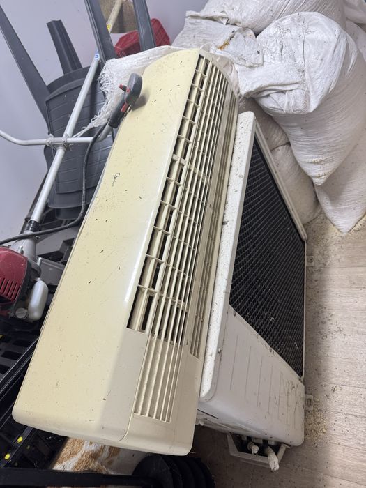 Продавам климатик MIDEA