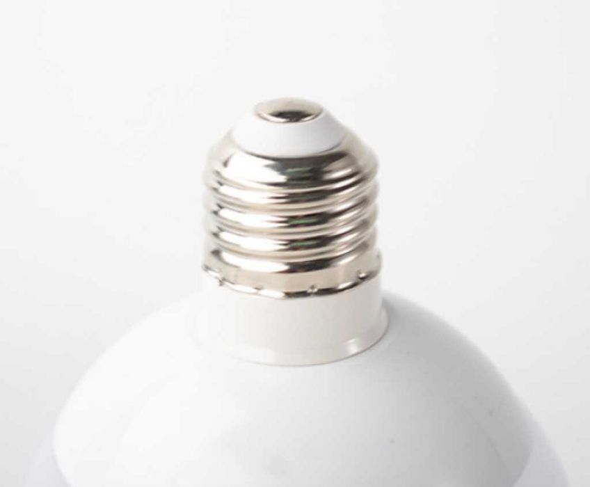 Цветна LED крушка с дистанционно