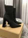 Botine cu toc, Reserved.