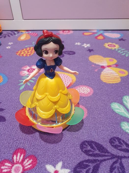 Пееща и танцуваща кукла спящата красавица. Като нова е!