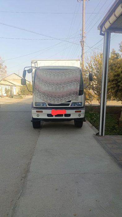 Продаётся ISUZU фургон белого цвета