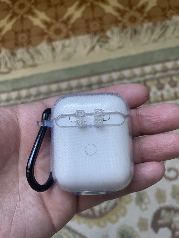 Продам Air pods 2 с беспроводной зарядкой