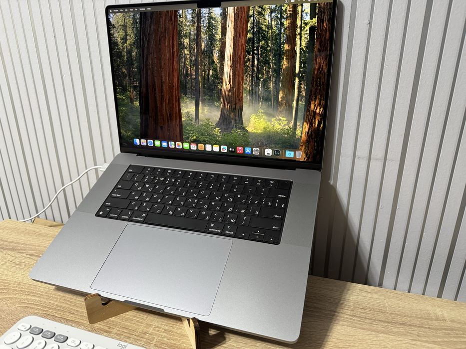 MacBook Pro 16 M1 Pro • 16/512 ГБ • 100% батарея (21 цикл)