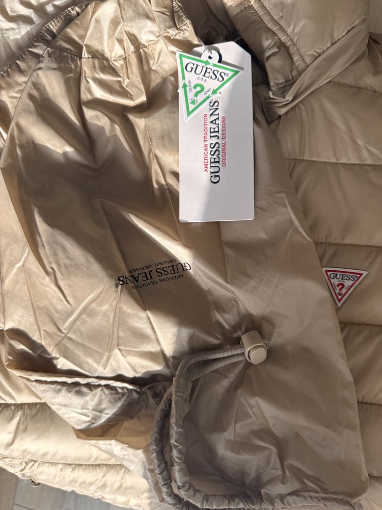 Преходно яке GUESS