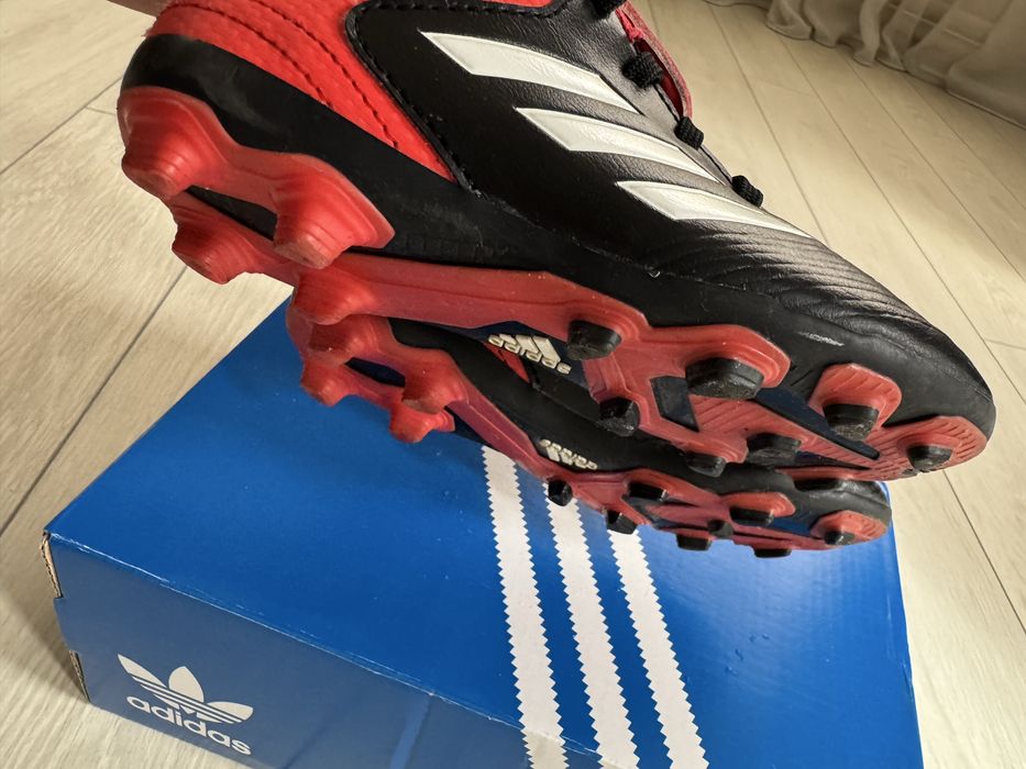 Ghete fotbal adidas 28 copii