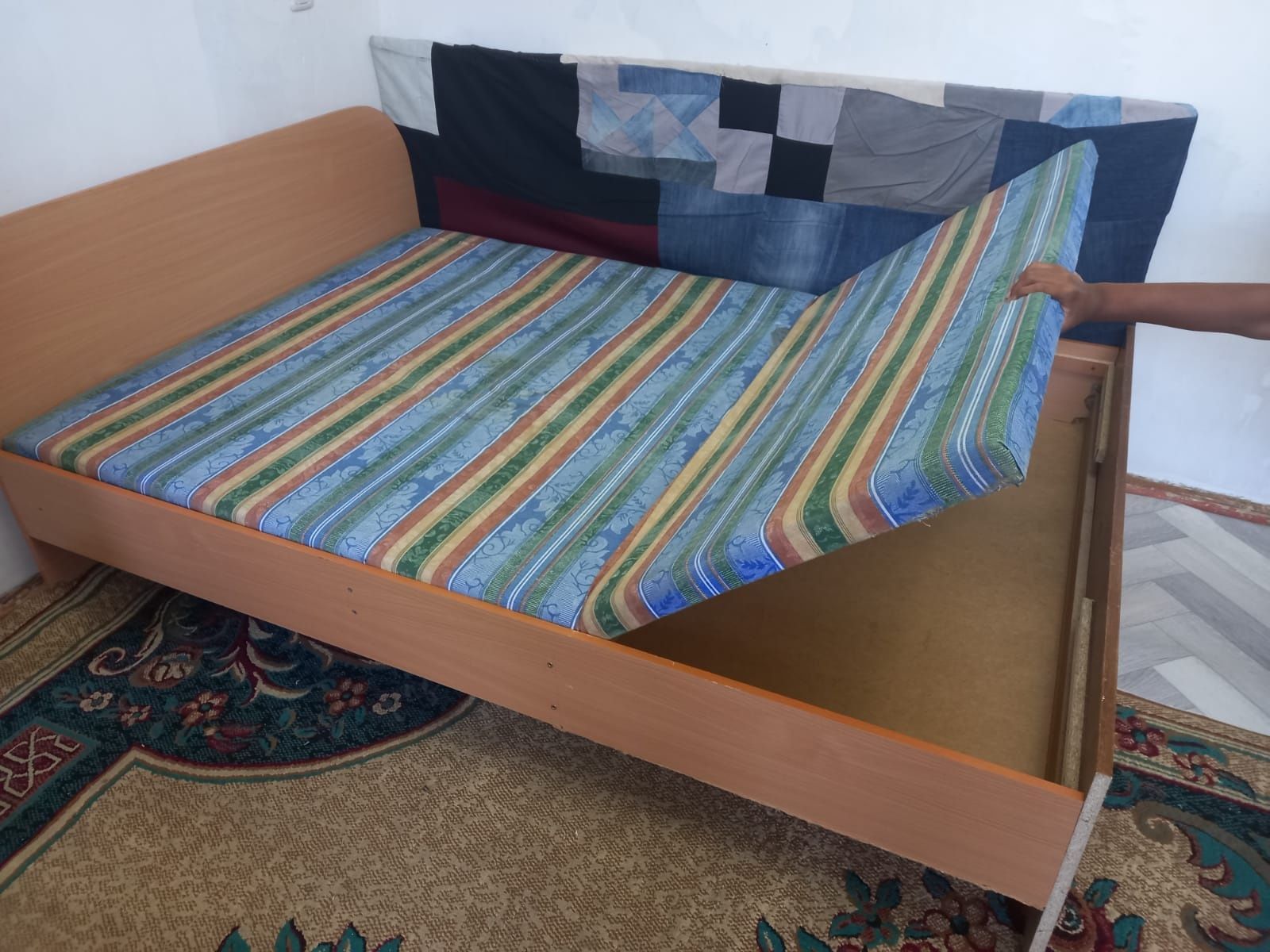 Продам Кровать двуспальная