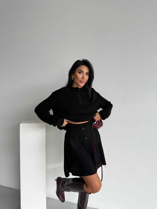 Черен и кафяв Костюм С Разкроена Мини Пола И Високo Деколте
Размери :