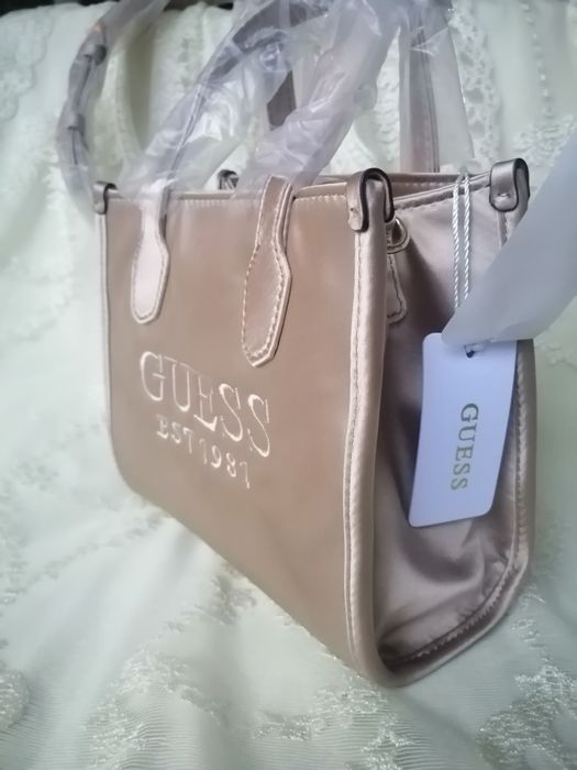 Чанта GUESS. Нова.