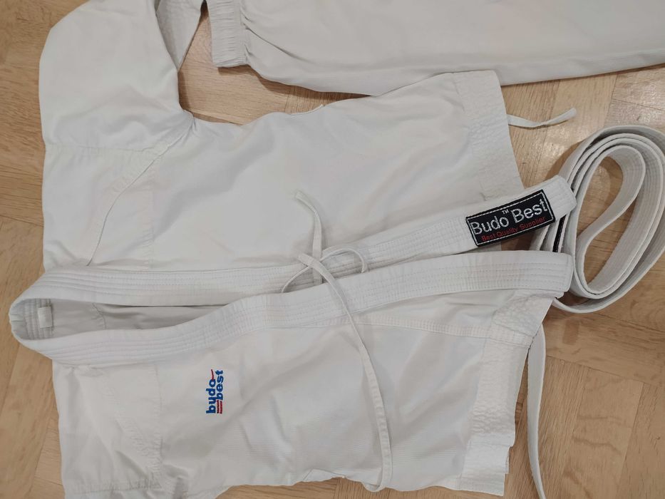 Кимоно, пояси, протектори, спортен екип