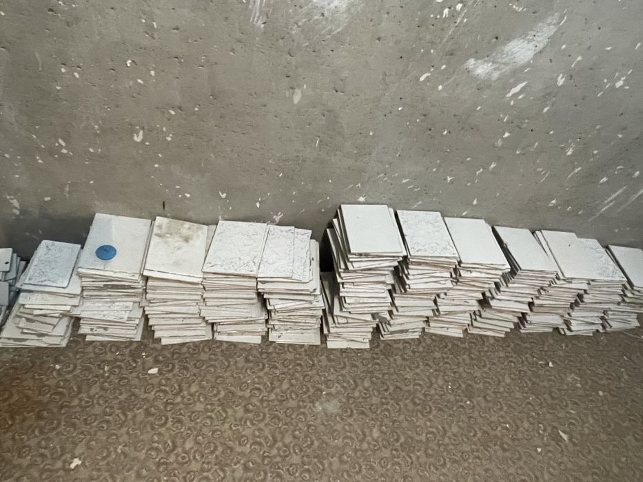 Отдам кафель бесплатно