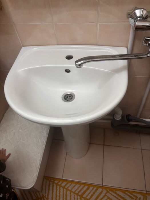 Продам раковину с тюльпаном